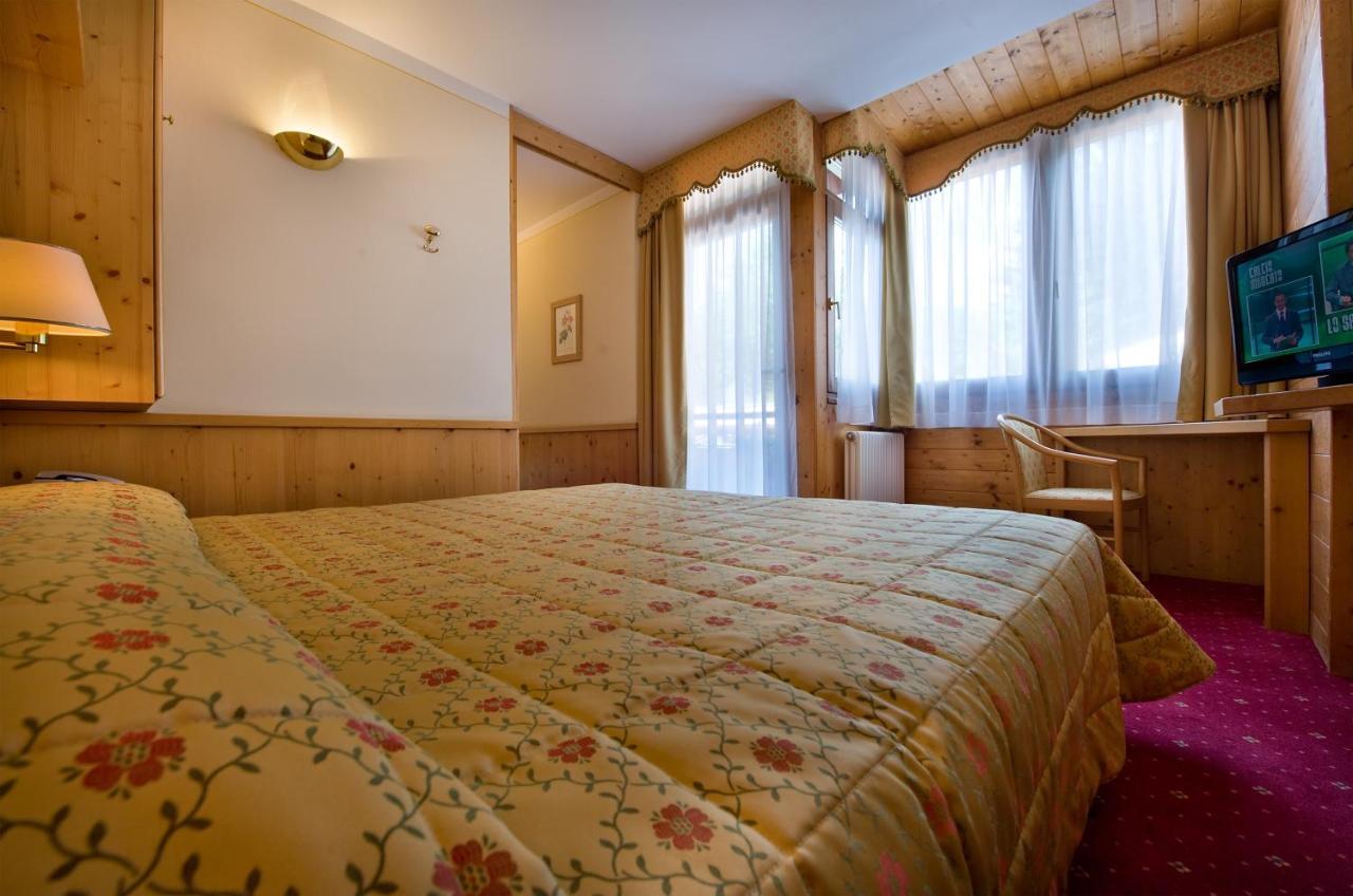 Sporthotel Rosatti Dimaro Exterior photo