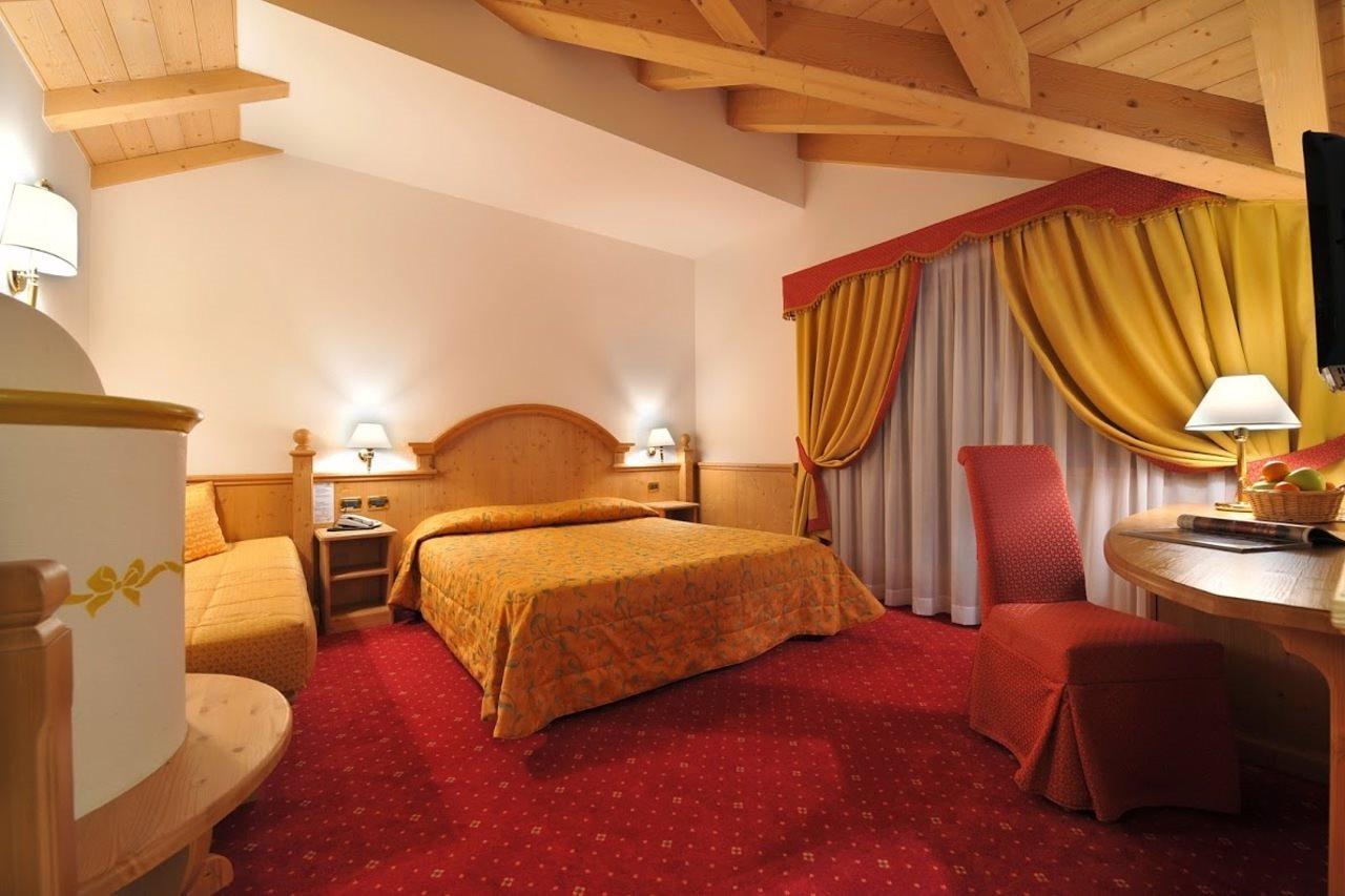 Sporthotel Rosatti Dimaro Exterior photo